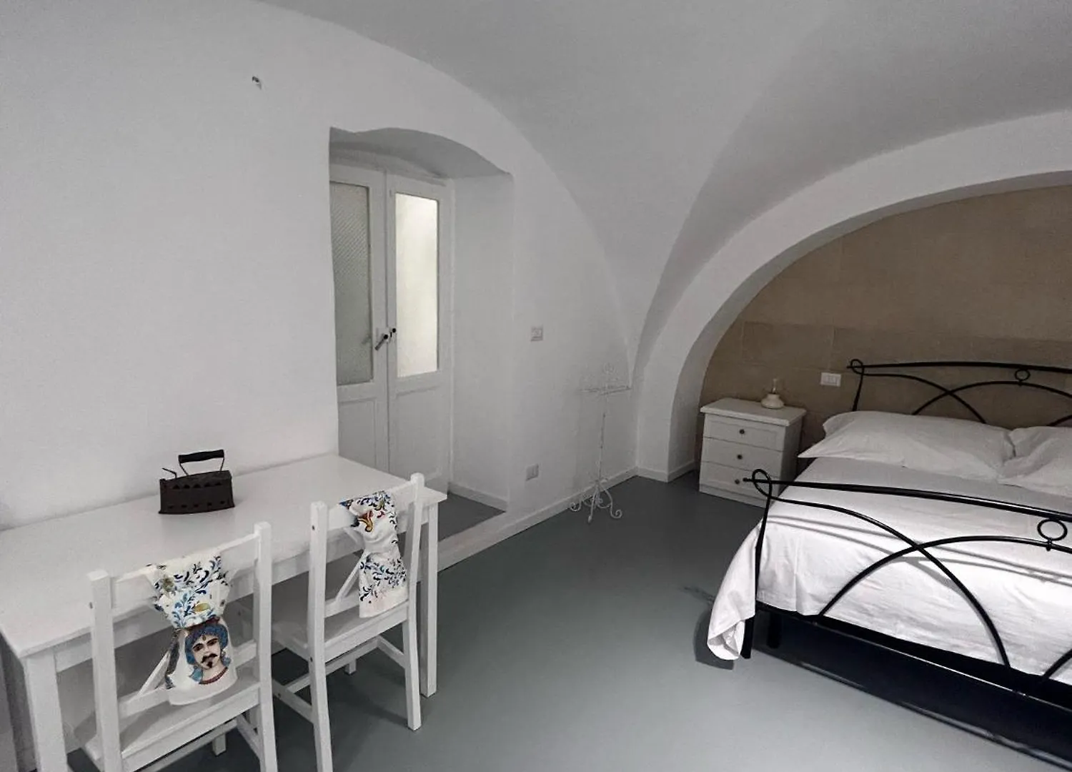 White Dome Retriet Daire Bari 0*,  İtalya