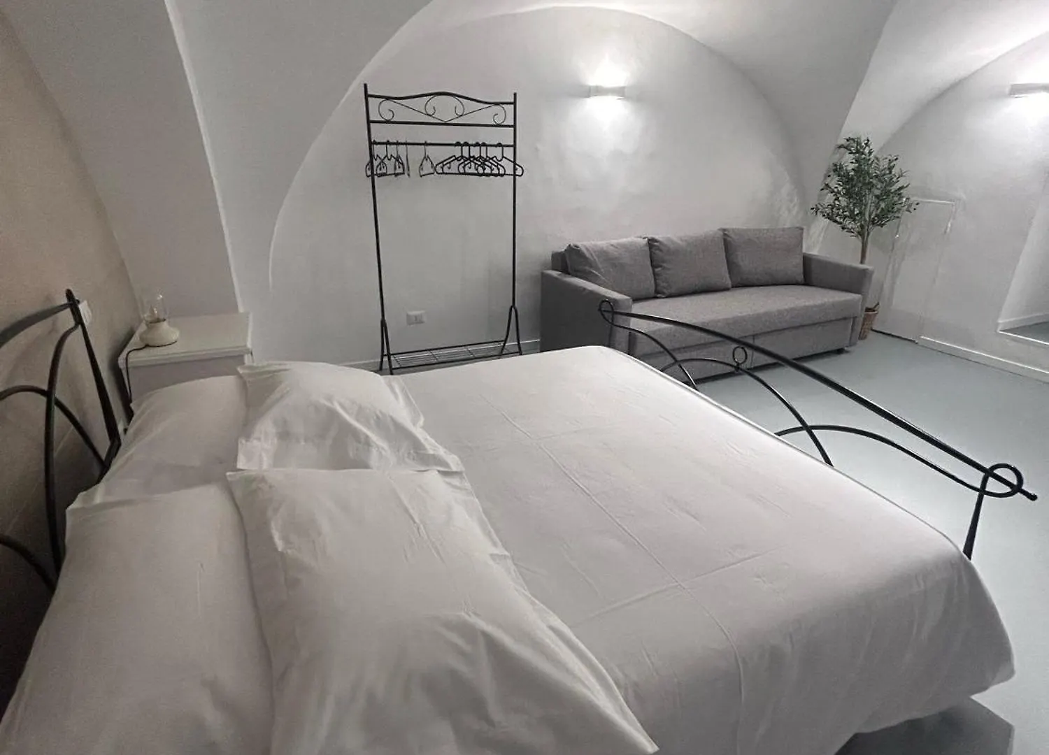 White Dome Retriet Apartment Bari 0*,