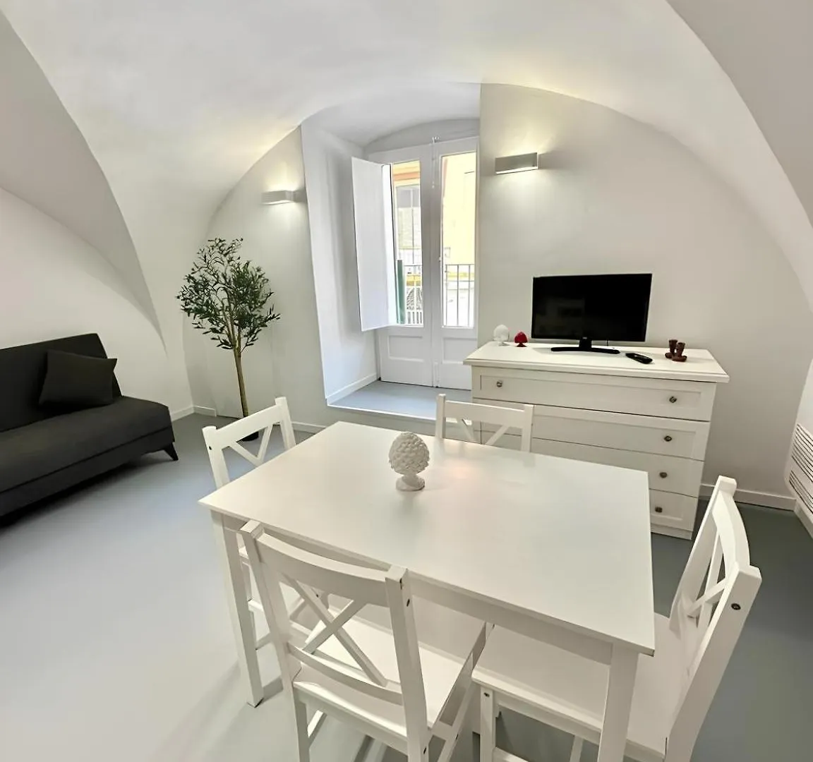 White Dome Retriet Apartment Bari 0*,  Italy